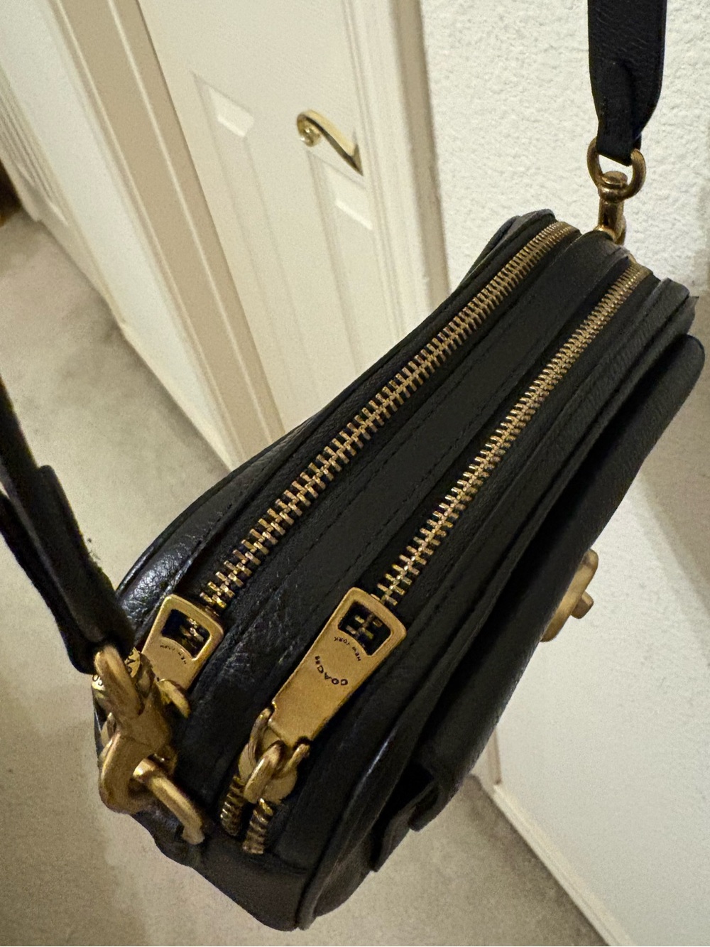 Coach Willow Camera Bag - Picture 3 of 10
